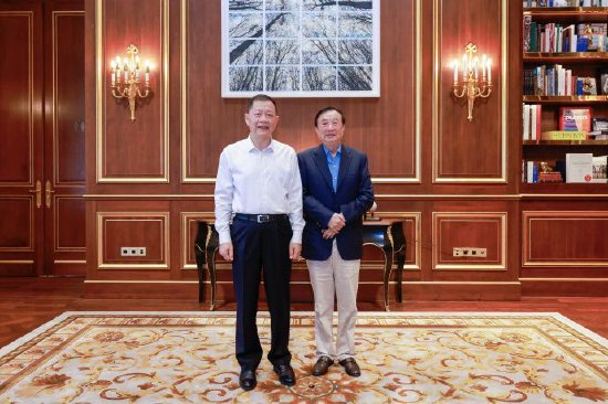 岚图CEO卢放:相信我们和华为的合作之路将越来越宽阔