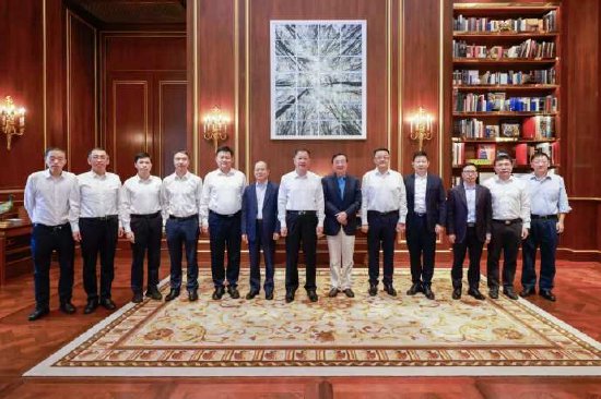 岚图CEO卢放:相信我们和华为的合作之路将越来越宽阔