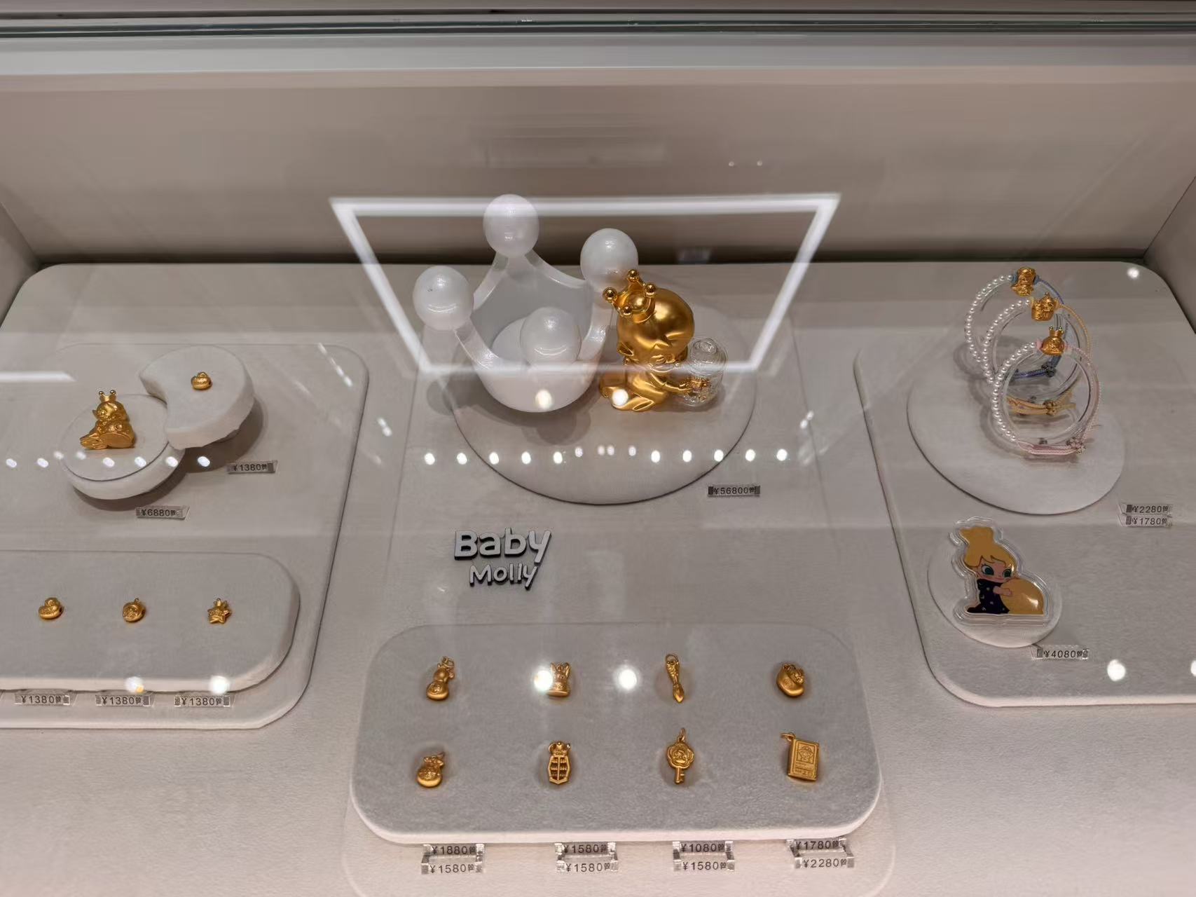 实探泡泡玛特珠宝北京首店 最贵足金产品5.6万