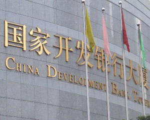 银行的投资组合多样性如何影响收益？