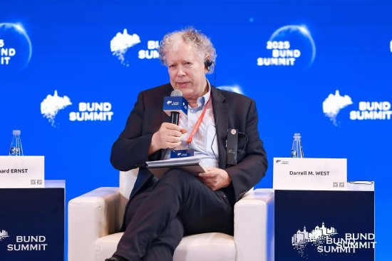 布鲁金斯学会技术创新中心Darrell M.WEST：最受人工智能冲击的工种是中层管理人员